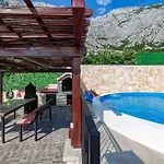 Navis Sea View Apartment With Pool