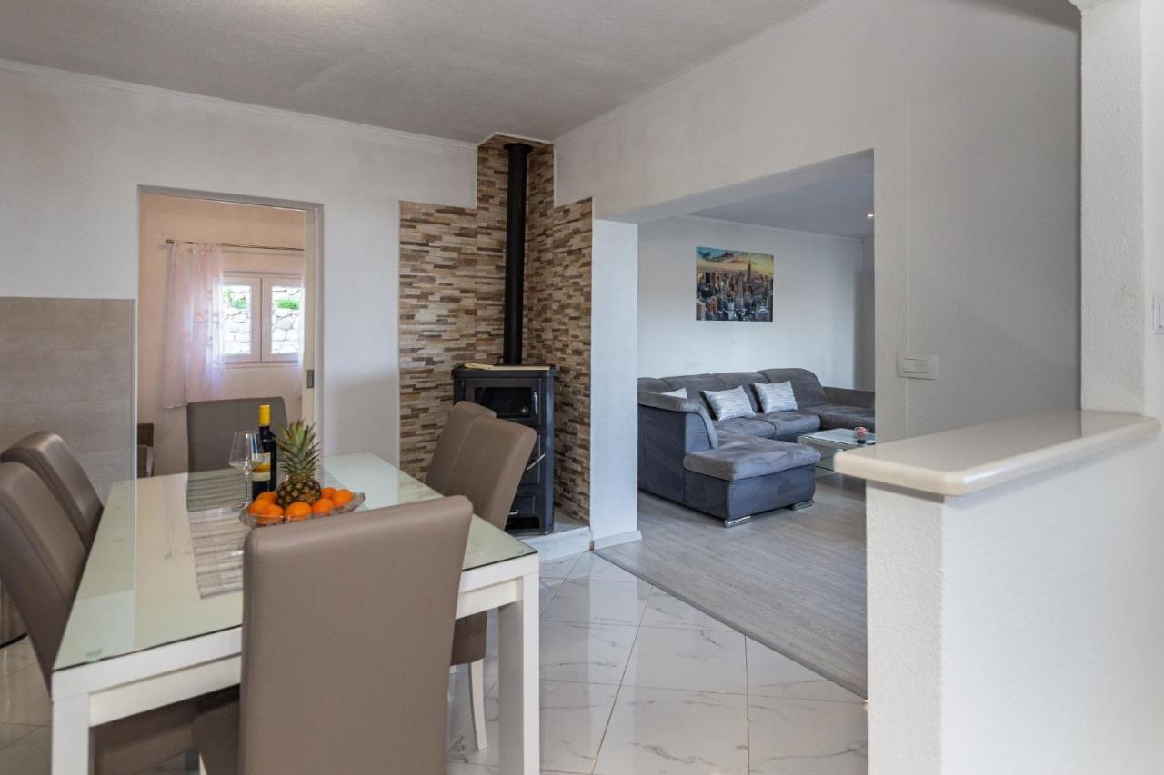 Apartment Navis Sea View With Pool