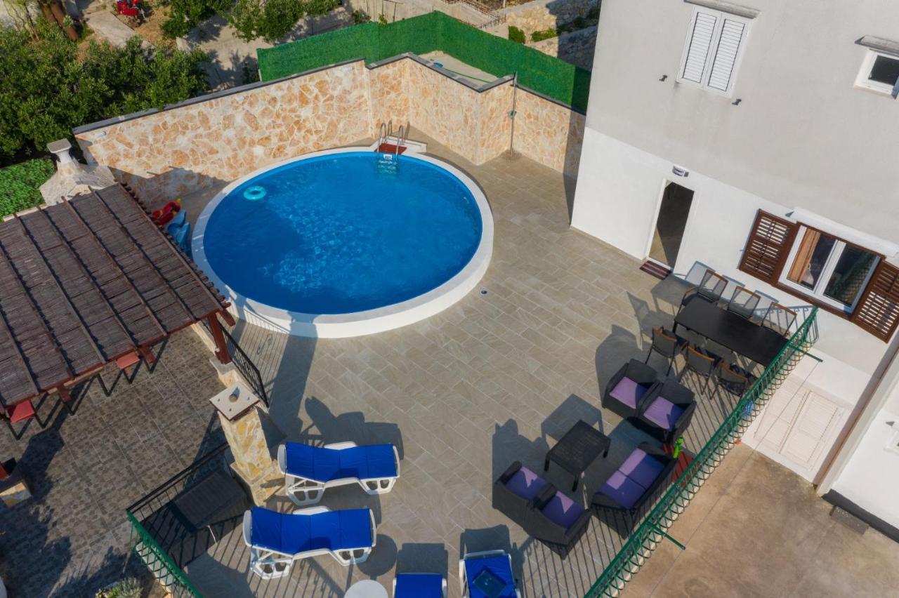 Navis Sea View With Pool Apartment